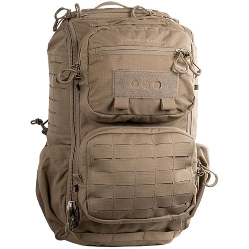 Il ROMAD ASSAULT COMMS PACK è un zaino compatto e leggero, progettato per la versatilità, con MOLLE, tasche organizzative e portacibi per un accesso rapido.
