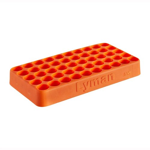 Il Lyman Custom-Fit Loading Block offre una soluzione robusta per il ricaricamento, con capacità di 50 colpi e sei misure disponibili da .338 a .615 calibro.