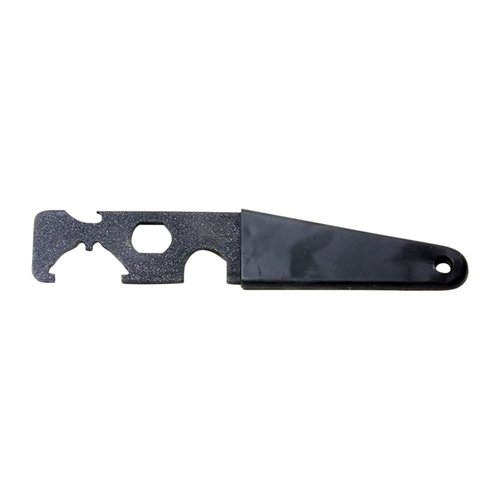 L'AR-15 Carbine Stock Wrench/Multi-Tool di PRO MAG è un utensile multifunzionale in acciaio al carbonio, progettato per facilitare la manutenzione e l'assemblaggio delle tue armi.