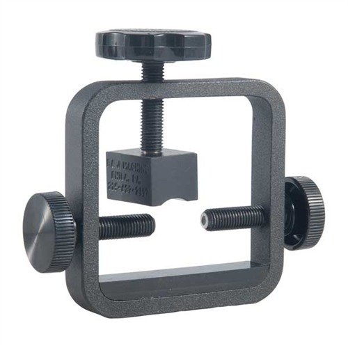 Il Hold Down Clamp di B & J MACHINE previene la torsione dello slide nel P500, garantendo una presa sicura per lavorare su mire difficili e slide angolari.