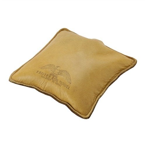 Il NO. 18 PILLOW BAG è realizzato in pelle di alta qualità, offre un supporto eccellente per il braccio e consente al fucile di scivolare liberamente durante il rinculo.