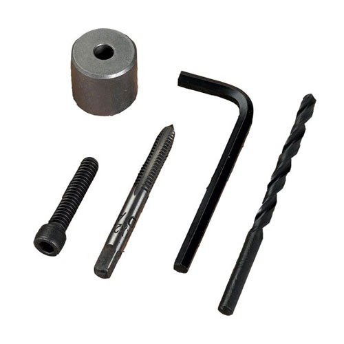 Il kit RCBS STUCK CASE REMOVER include un trapano, un maschio, una chiave e un blocco di supporto per rimuovere casi bloccati con facilità e precisione.