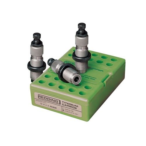 Il set di die 3 in 1 in Carbide di Redding offre una superficie liscia e resistente per il resizing lubeless delle cartucce, garantendo precisione e durata.