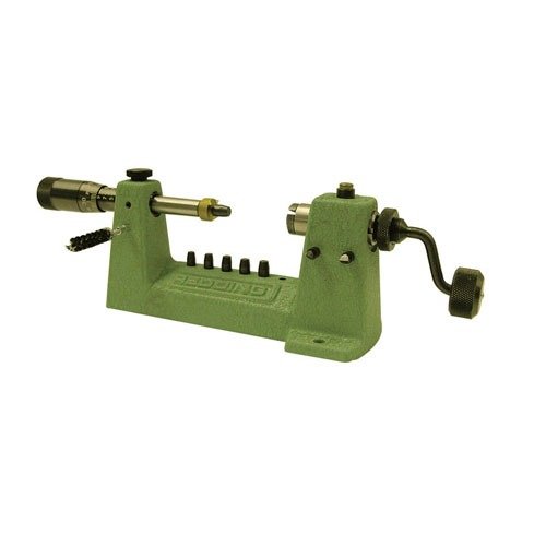 Il CASE TRIMMER W/ MICROMETER Redding offre un micrometro per regolazioni precise, un telaio in ghisa esteso e sei piloti per diverse calibri.