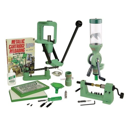 Il BIG BOSS PRO-PAK DELUXE RELOADING KIT offre una pressa Big Boss, bilancia precisa, misuratore di polvere, attrezzi per la lubrificazione e rifilatura, tutto in un'unica soluzione.
