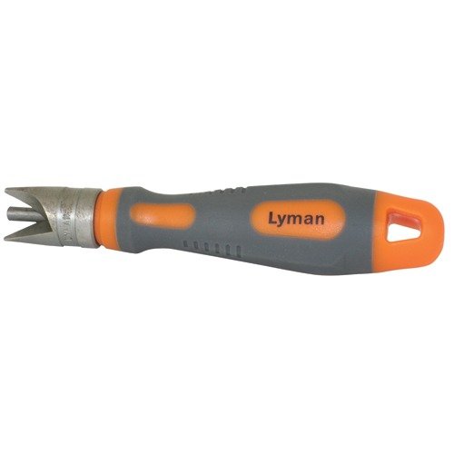 Il Lyman Outside Chamfer Tool facilita la smussatura e la rimozione delle sbavature dal bordo esterno della bocca del bossolo, con manico antiscivolo e compatibile con calibri da .17 a .45.