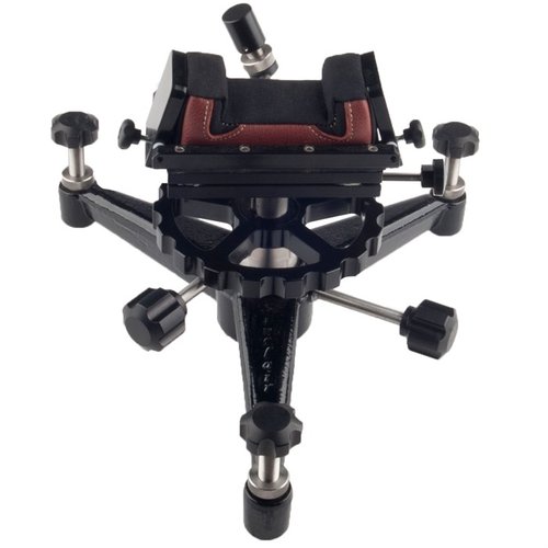 Il Sinclair Heavy Varmint Rest offre regolazioni rapide per qualsiasi forend, con opzione di windage per movimenti orizzontali facili, disponibile per destri e mancini.