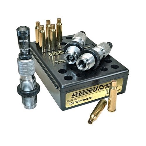 Il set di die Redding Premium Deluxe per il calibro 308 Winchester offre precisione superiore, con un Carbide Size button e un Bullet Micrometer per regolazioni precise.