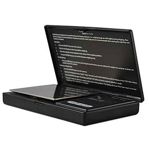 Il Reloading Scale Kit di MEC Reloading offre una precisione eccezionale con una capacità di 100g e risoluzione di 0.1 grain, garantendo pesate costanti e affidabili.