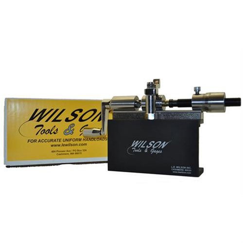 Il kit L.E. Wilson .50 BMG Microstop Case Trimmer offre un trimmer preciso, supporto per casi lunghi e strumenti essenziali per una ricarica di alta qualità.