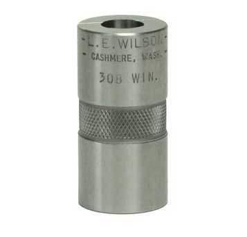 Il WILSON CASE GAGE per 300 AAC BLACKOUT è essenziale per misurare il headspace e prevenire l'oversizing delle cartucce, garantendo precisione e durata.