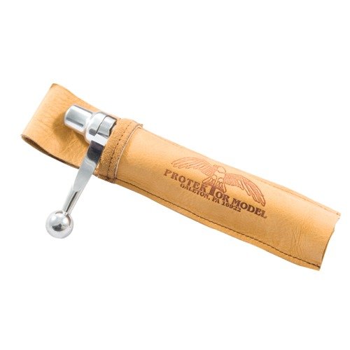 La Protektor Bolt Sheath è un modo economico per riporre il tuo bolt tra le sessioni di tiro, con un pratico passante per cintura e disponibile in pelle chiara o scura.