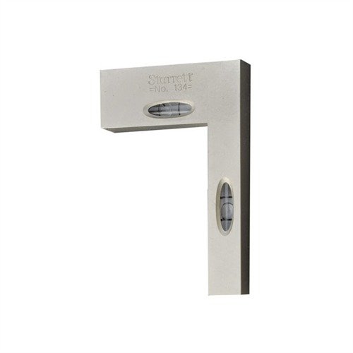 Il livello Starrett 134 è compatto e preciso, con 3 viti per un livellamento e una verifica della perpendicolarità rapidi, ideale per lavori in spazi ristretti.