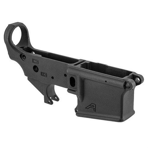 Il Lower Receiver Stripped Gen 2 AR15 di Aero Precision offre una base ideale per costruzioni personalizzate, con miglioramenti come la vite di tensione superiore e la maggiore flessibilità della magwell.