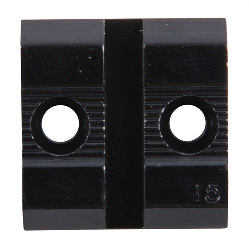 Le basi in alluminio leggero WEAVER si adattano a fucili, carabine e pistole, disponibili in vari modelli. Ordina la base anteriore e posteriore per una montatura sicura.