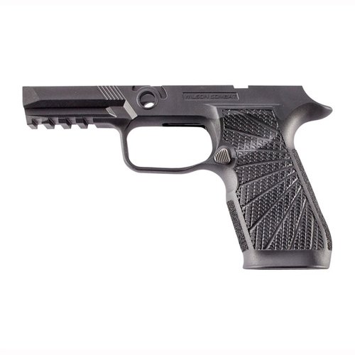 Migliora il tuo tiro con il grip modulare WILSON COMBAT WCP320 per SIG SAUER P320, che offre maggiore controllo, riduzione del rinculo e comfort per il porto occulto.