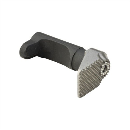 Il rilascio della rivista oversized 1911 Wilson Combat riduce i movimenti delle mani, consentendo cambi rapidi e sicuri per tiratori con mani più piccole.