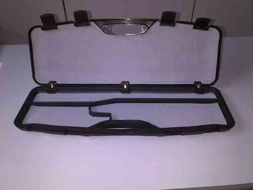 Scopri la VALIGIA PER FUCILE SOVRAPPOSTO MEGALINE, con fondo termoformato, spugna e velluto nero, ideale per proteggere e trasportare il tuo fucile in sicurezza.