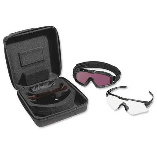 Scopri il SI Ballistic M-Frame ALPHA Operator Kit di OAKLEY: occhiali protettivi leggeri, resistenti e con design ergonomico, ideali per le operazioni sul campo.