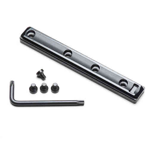 La SLITTA PROFILO EUROPEO PER BRX1 - 20 MOA di BERETTA offre una base solida e precisa per il montaggio di ottiche, migliorando la stabilità e la precisione.